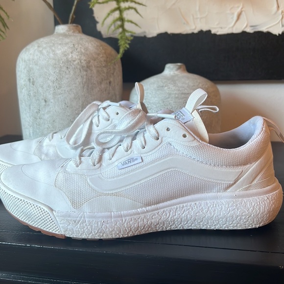 Vans - Picture 2 of 4